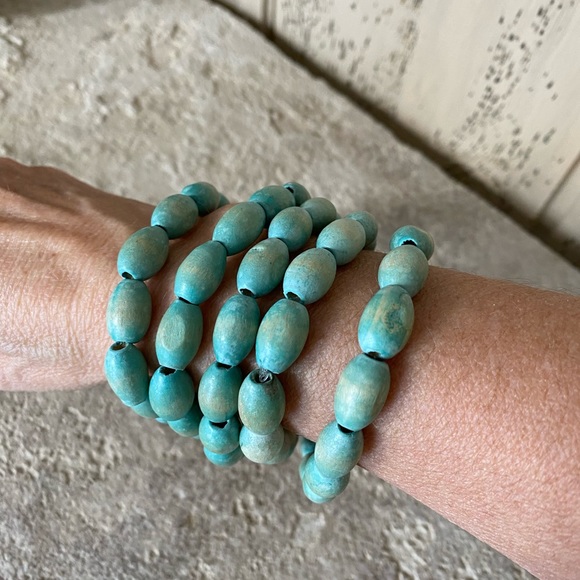Strand of wooden turquoise green beads (3/$25 bundle savings) - Picture 2 of 3